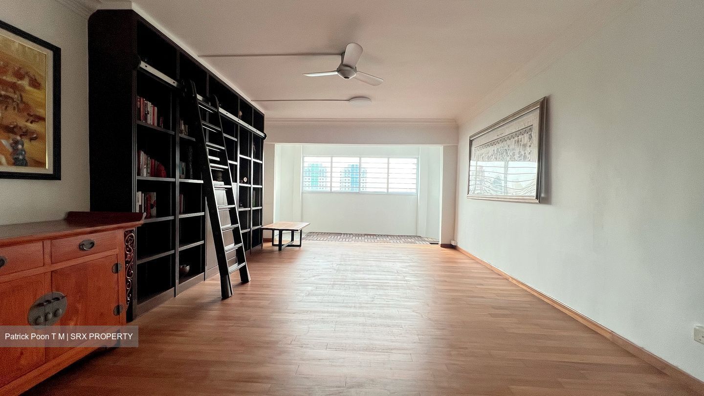 Blk 216 Jurong East Street 21 (Jurong East), HDB Executive #550801051